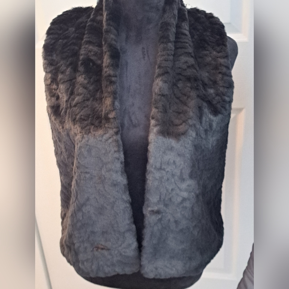 Loft Black Faux Fur Open Vest With  A Knit Patterned Back    Size S